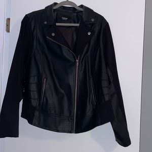 BLACK FAUX LEATHER & PONTE MOTO JACKET. Worn once size 3 Torrid